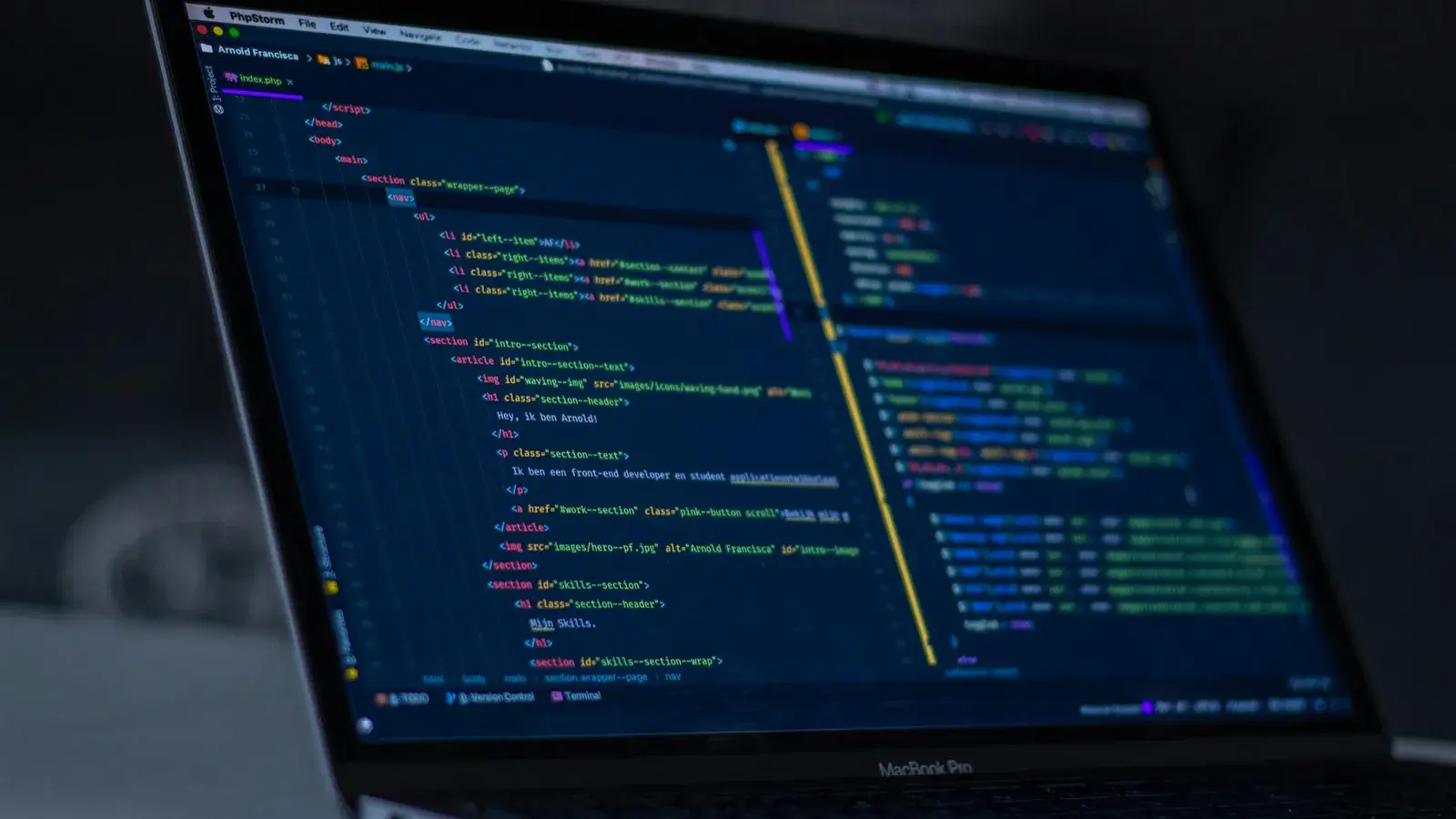 Custom Software vs Off-the-Shelf Software: Which Is Better for Manufacturers?